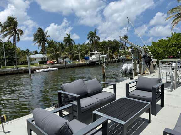 Upscale 3BR/3BA Waterfront Apt /Sleep 7