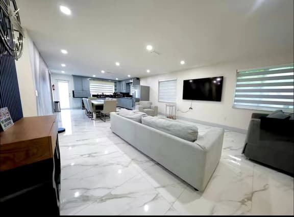 Upscale 3BR/3BA Waterfront Apt /Sleep 7